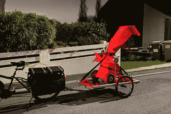 broyeur à végétaux transporté à vélo